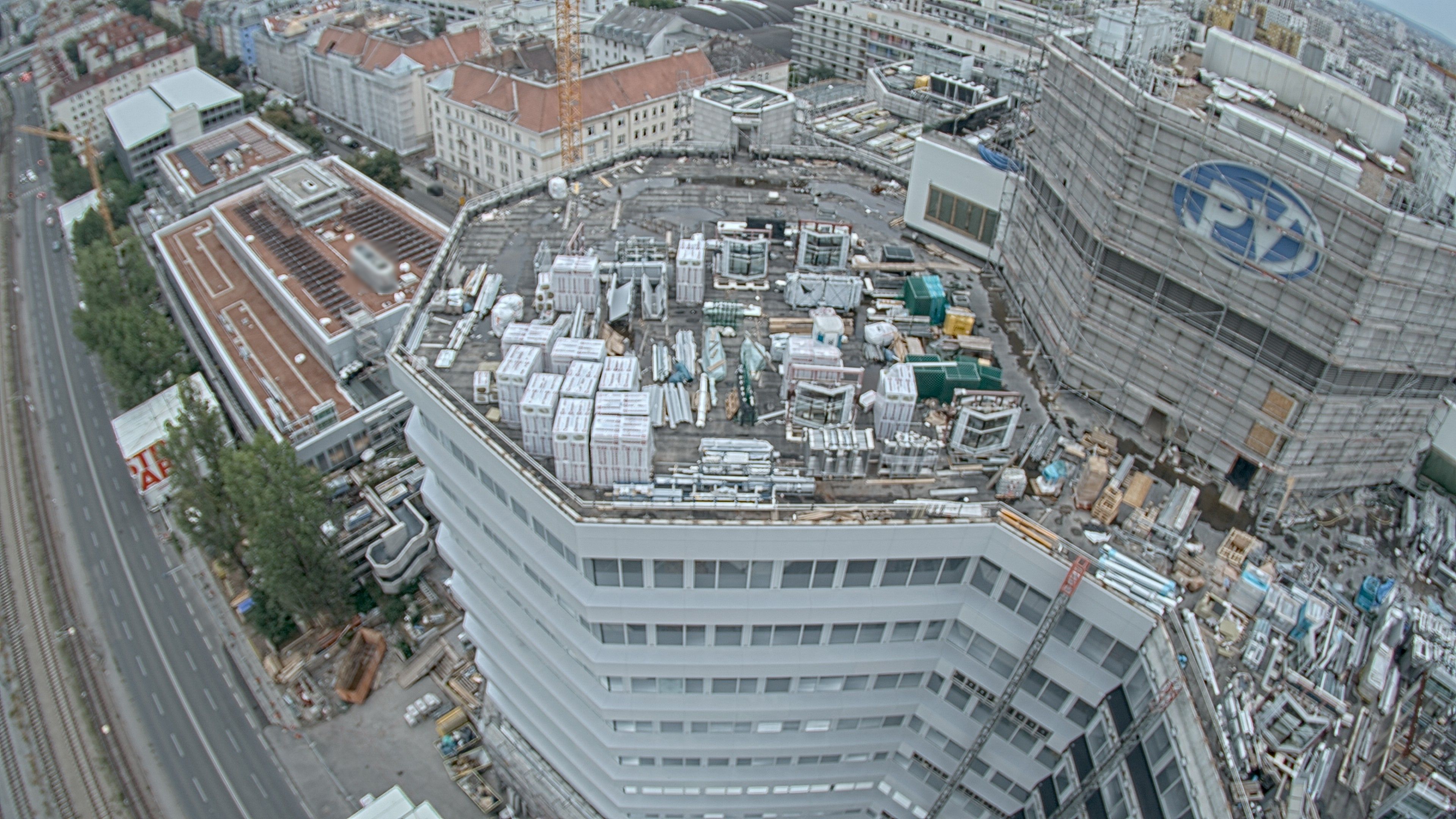 21.08.2026 18:45